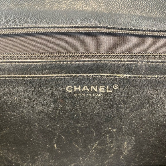 Authentic CHANEL Vintage Timeless Classic Maxi handbag in caviar leather - Picture 12 of 12